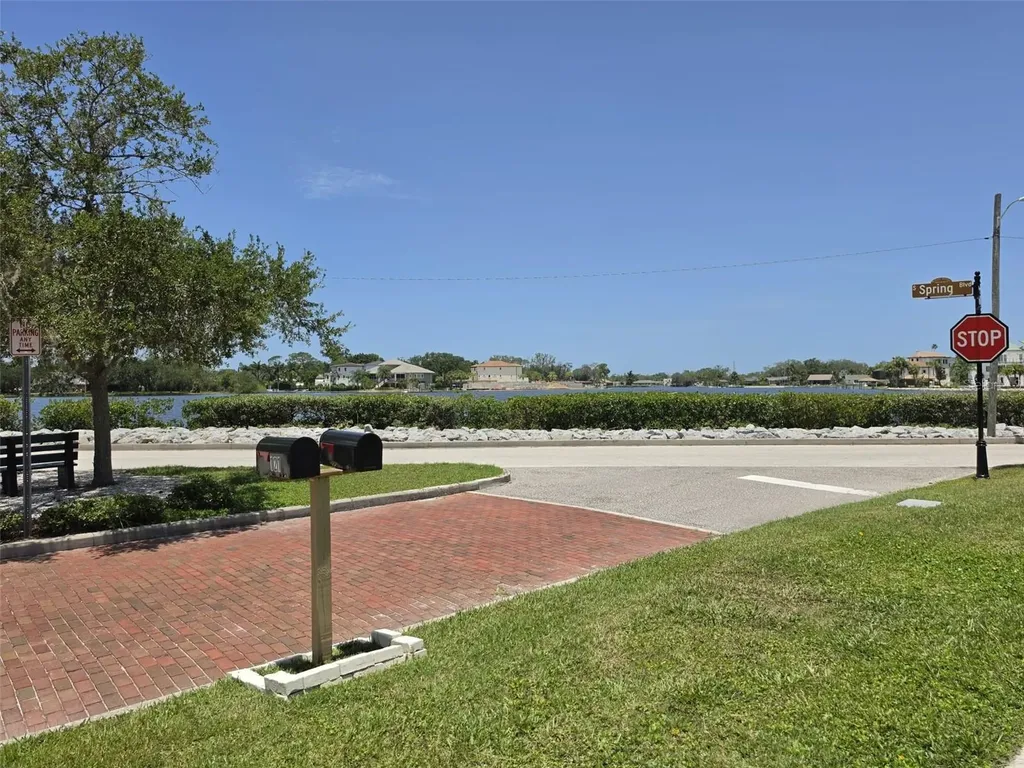 121 Bay Street Tarpon Springs FL 34689