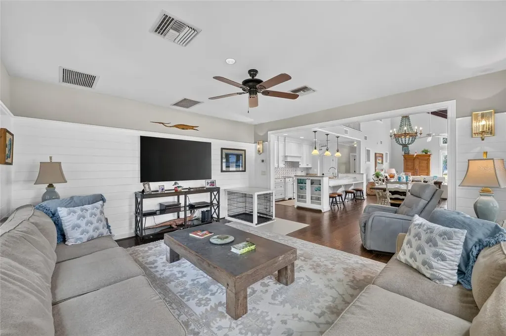 12950 E Highway 25 Ocklawaha FL 32179
