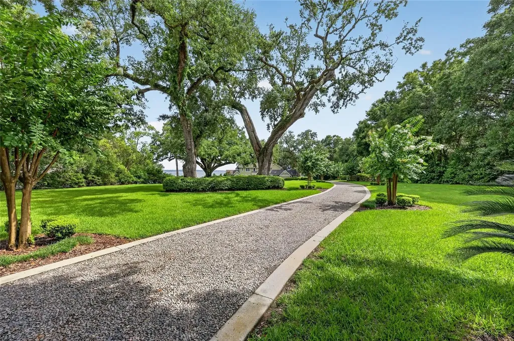 12950 E Highway 25 Ocklawaha FL 32179