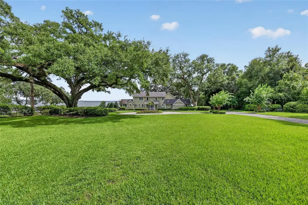 12950 E Highway 25 Ocklawaha FL 32179