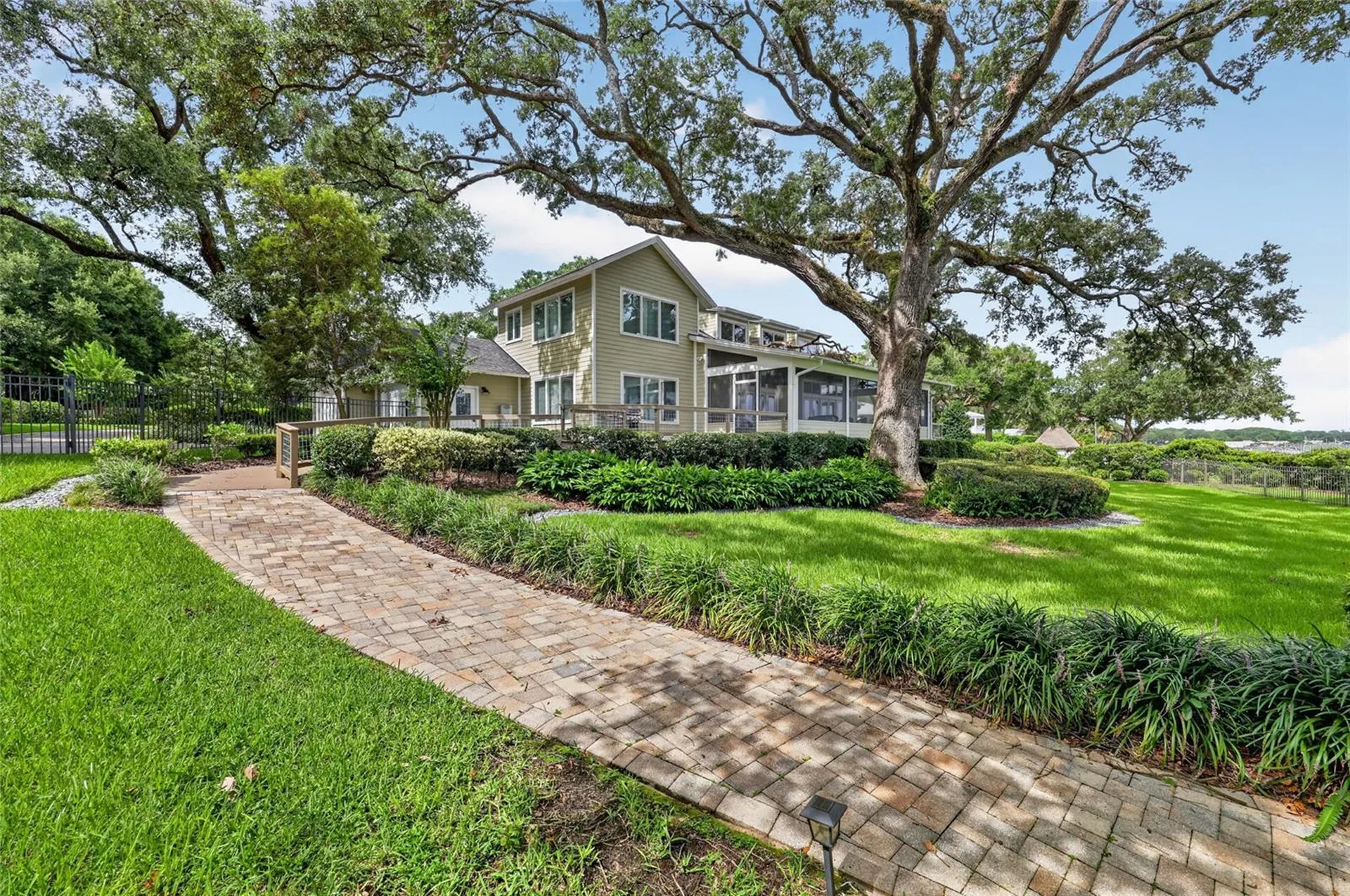 12950 E Highway 25 Ocklawaha FL 32179