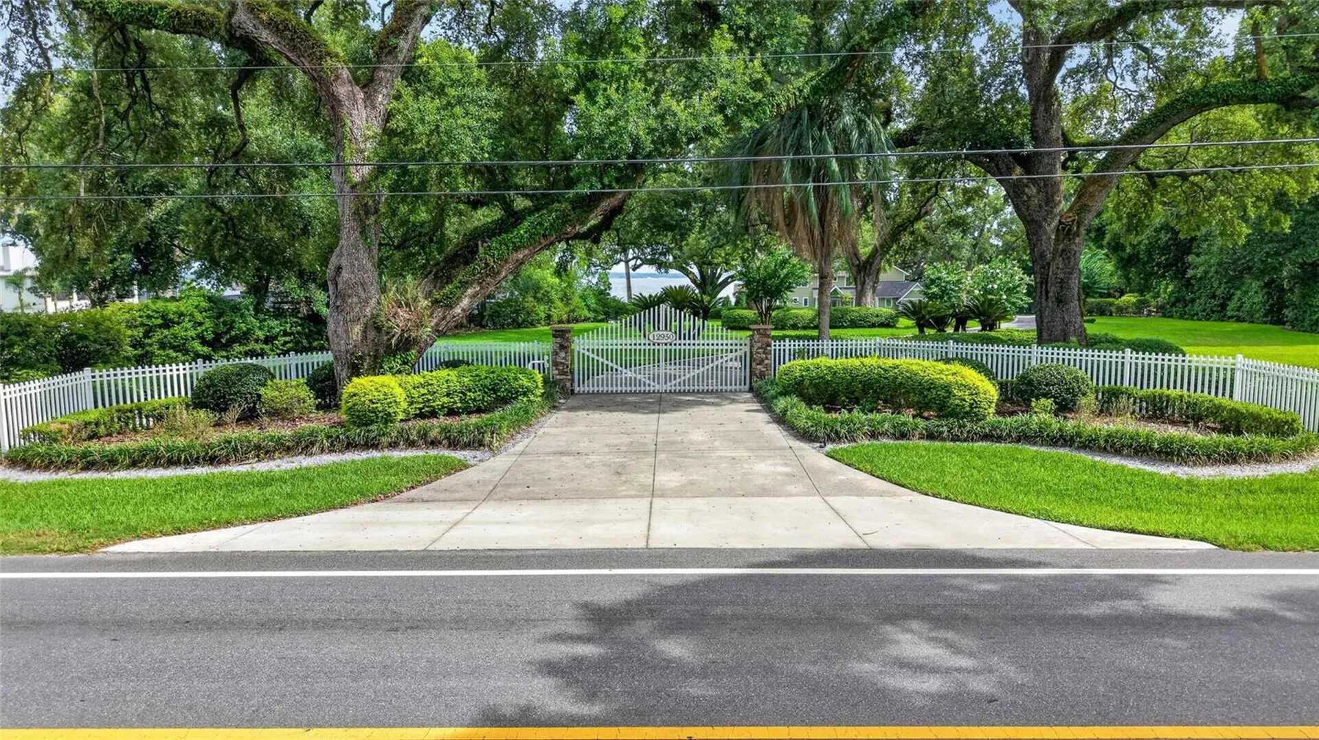 12950 E Highway 25 Ocklawaha FL 32179