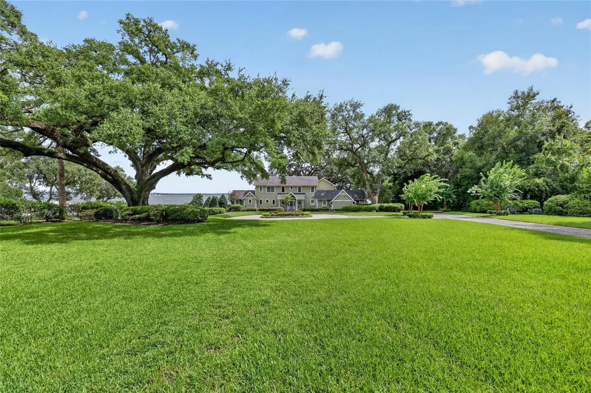 12950 E Highway 25 Ocklawaha FL 32179
