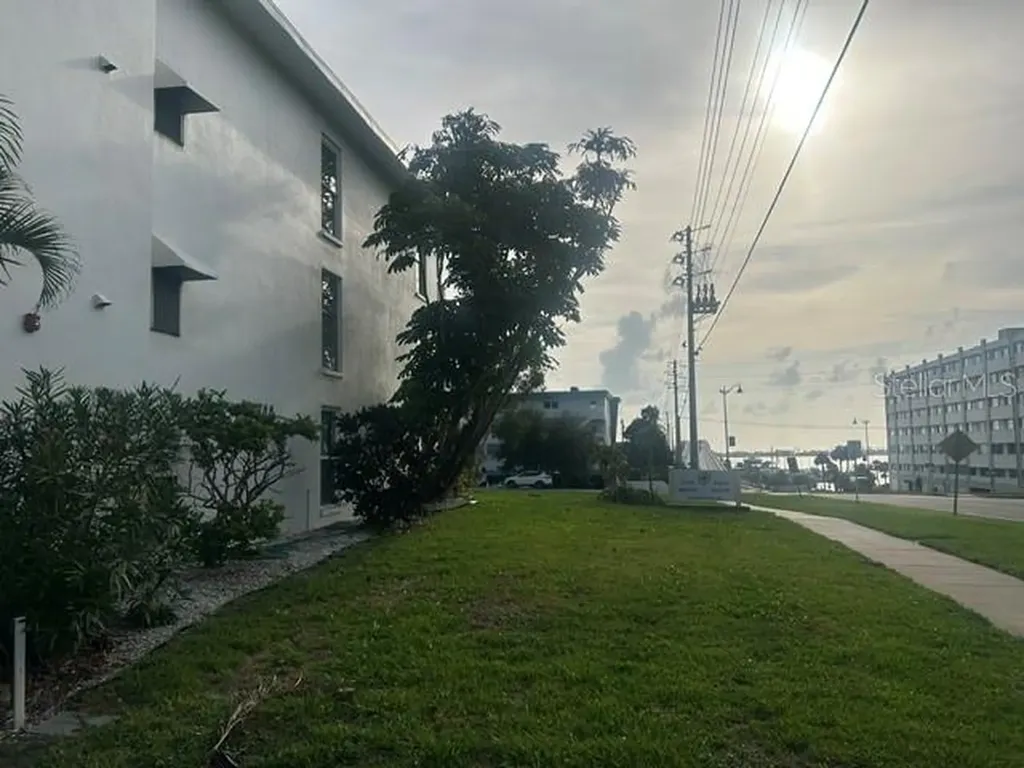 2944 W Bay Drive Belleair Bluffs FL 33770