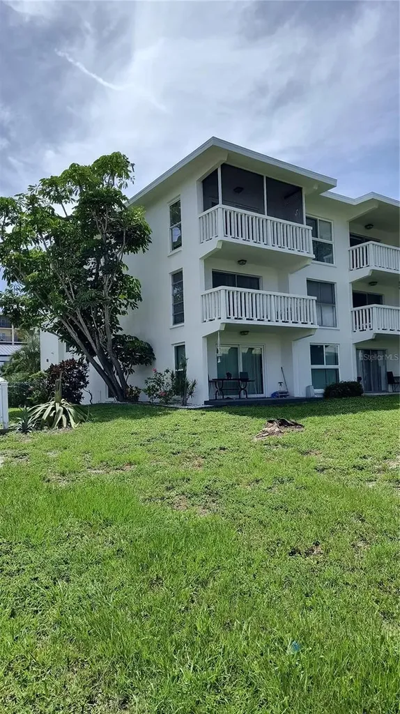 2944 W Bay Drive Belleair Bluffs FL 33770