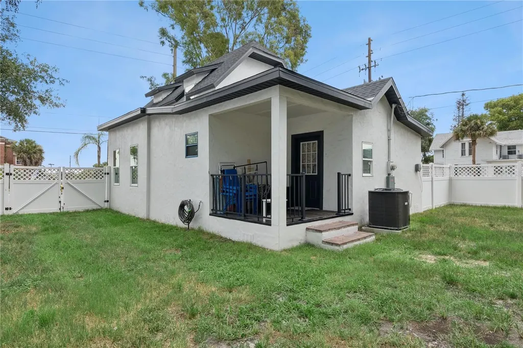 732 E Orange Avenue Eustis FL 32726