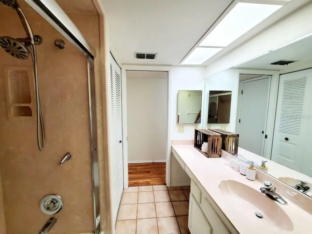 20 Woodlake Place Oldsmar FL 34677