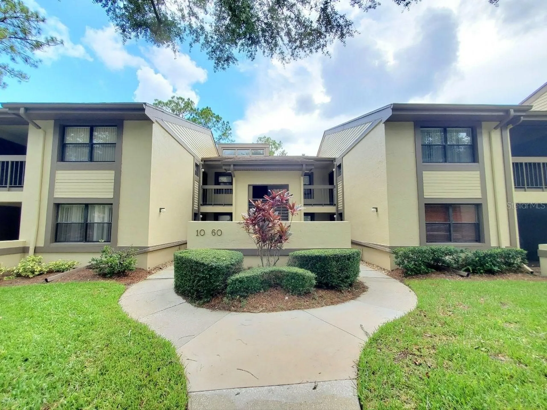 20 Woodlake Place Oldsmar FL 34677