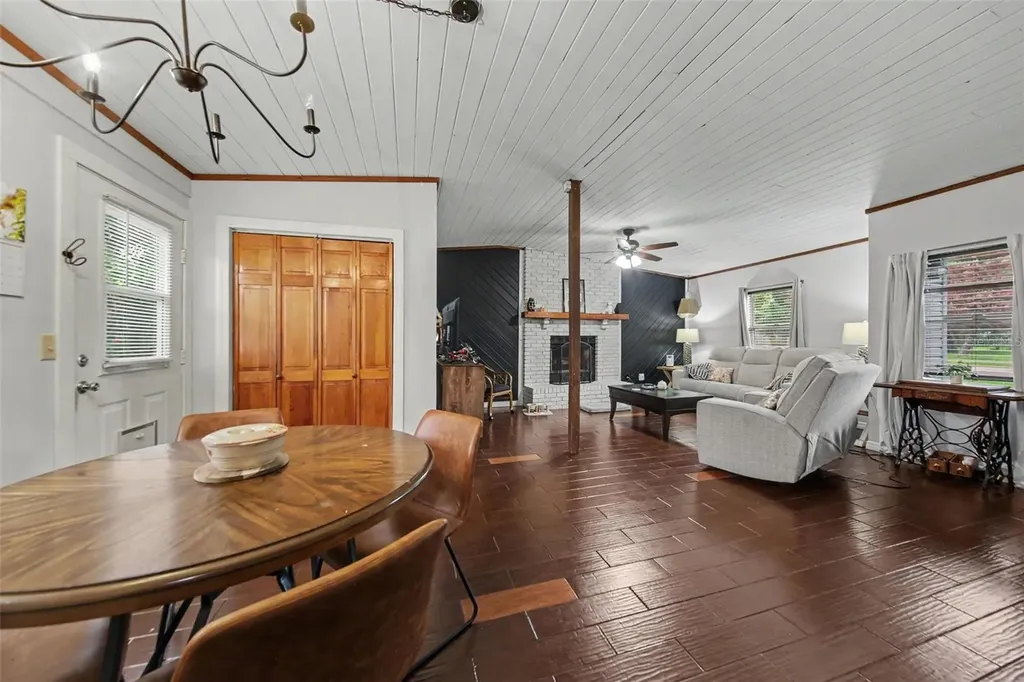 231 1st Street Chuluota FL 32766