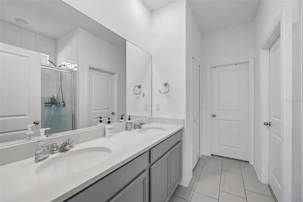 5518 Los Robles Court Palmetto FL 34221