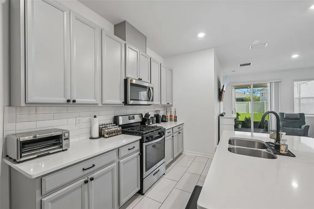 5518 Los Robles Court Palmetto FL 34221