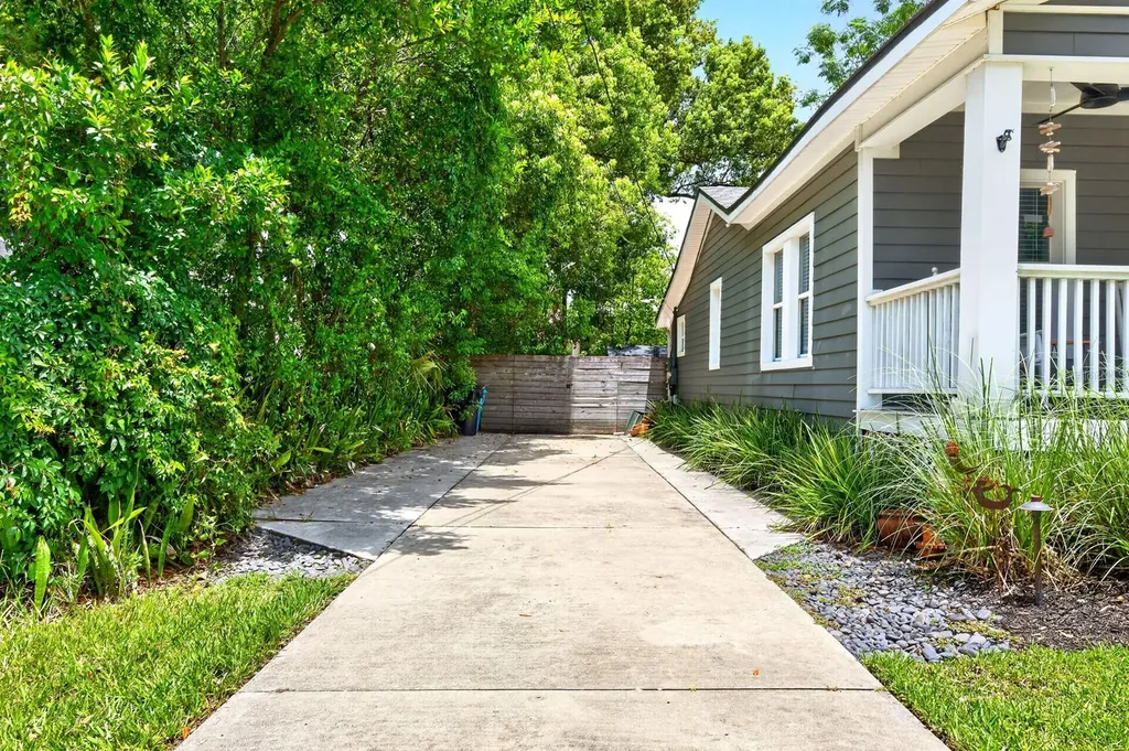 1409 E Gore Street Orlando FL 32806