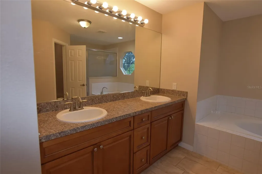 527 Bristol Circle Kissimmee FL 34758