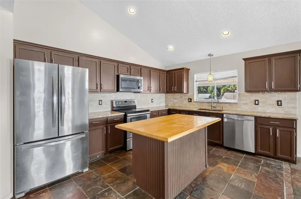 2738 Foxwood Court Orlando FL 32818