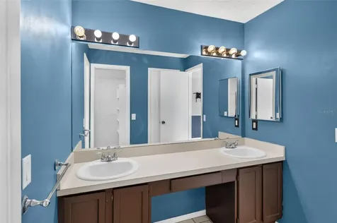 2738 Foxwood Court Orlando FL 32818