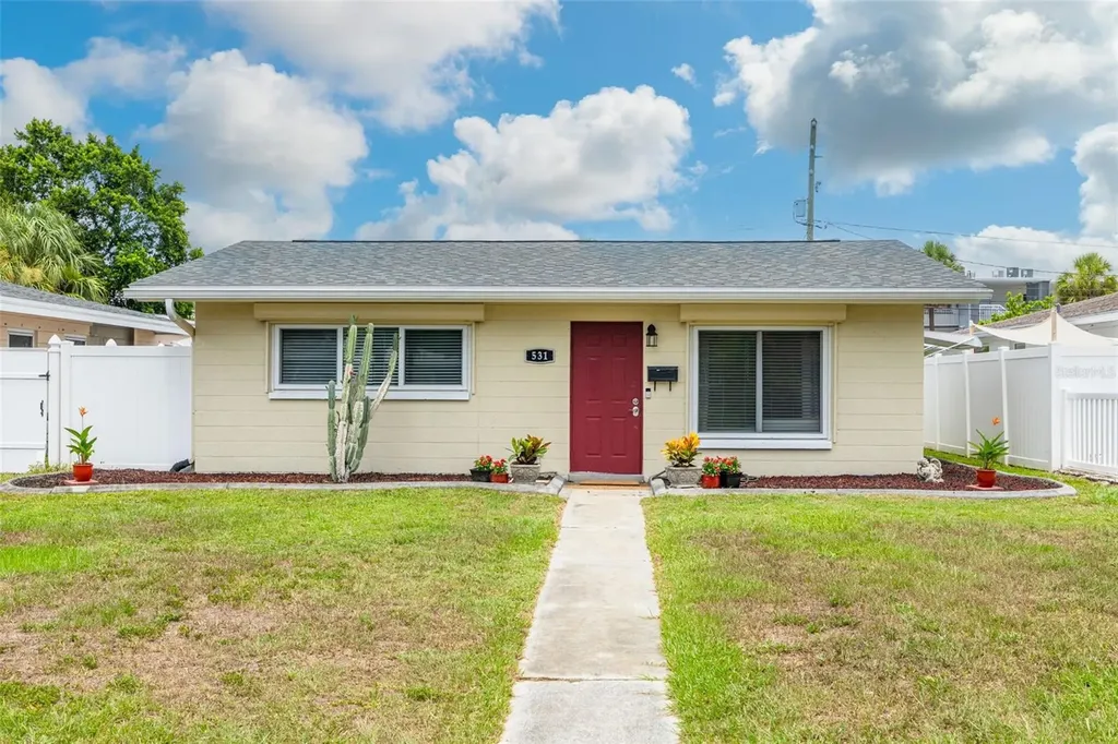 531 75th Avenue N St Petersburg FL 33702