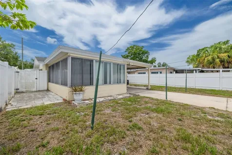 531 75th Avenue N St Petersburg FL 33702