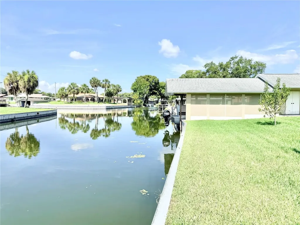 305 W Delaware Street Tavares FL 32778