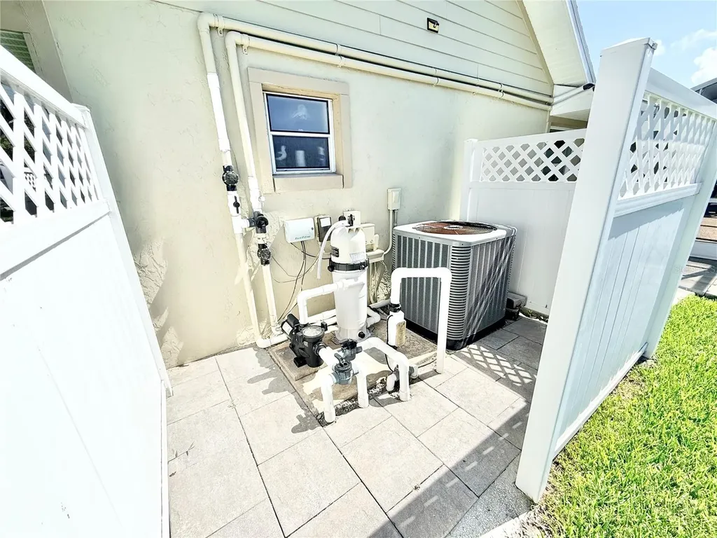 305 W Delaware Street Tavares FL 32778