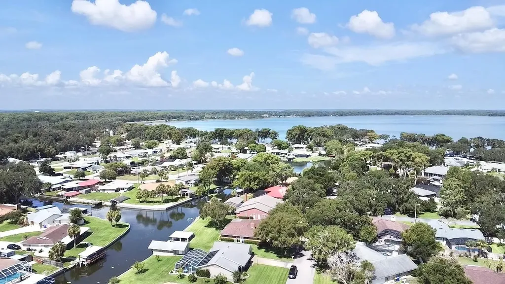 305 W Delaware Street Tavares FL 32778