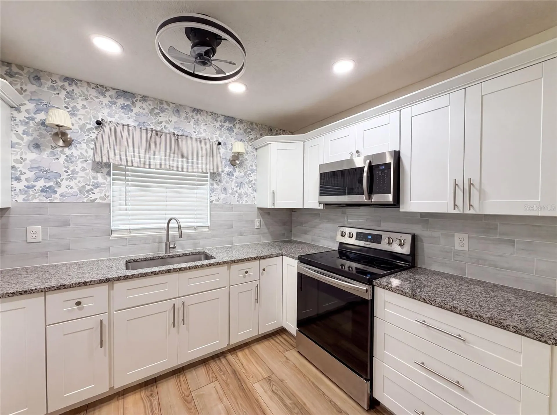 2242 E Dana Drive Deltona FL 32738