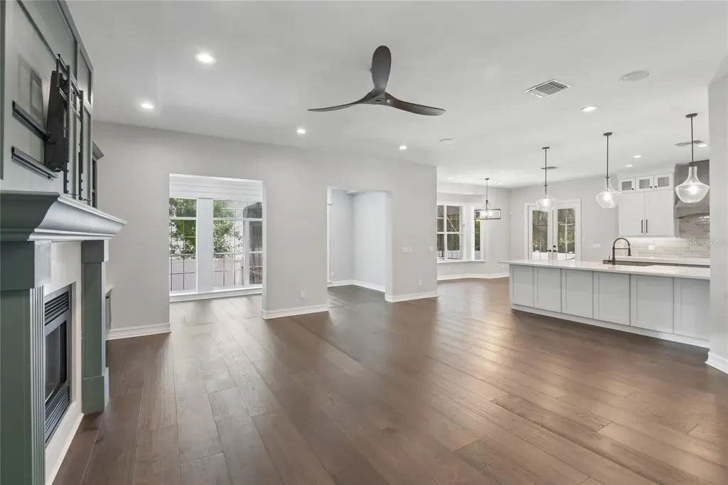 5105 W Neptune Way Tampa FL 33609