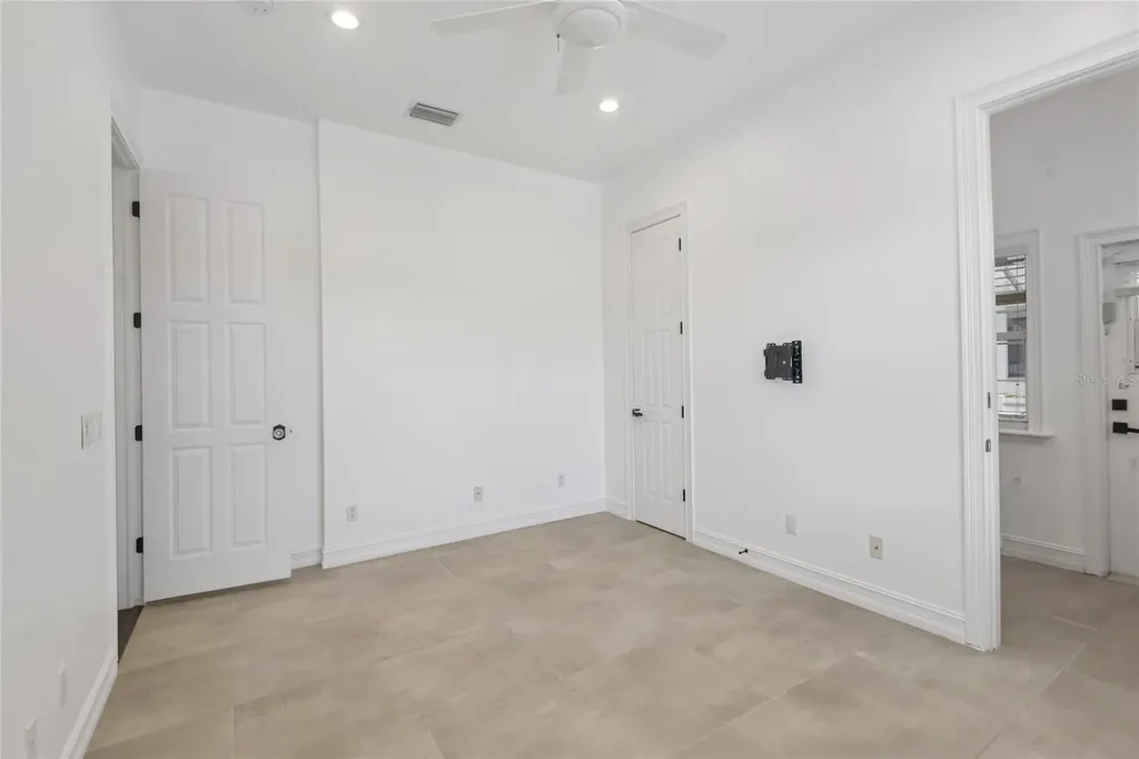 5105 W Neptune Way Tampa FL 33609