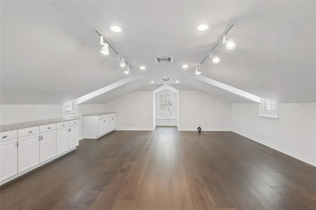 5105 W Neptune Way Tampa FL 33609