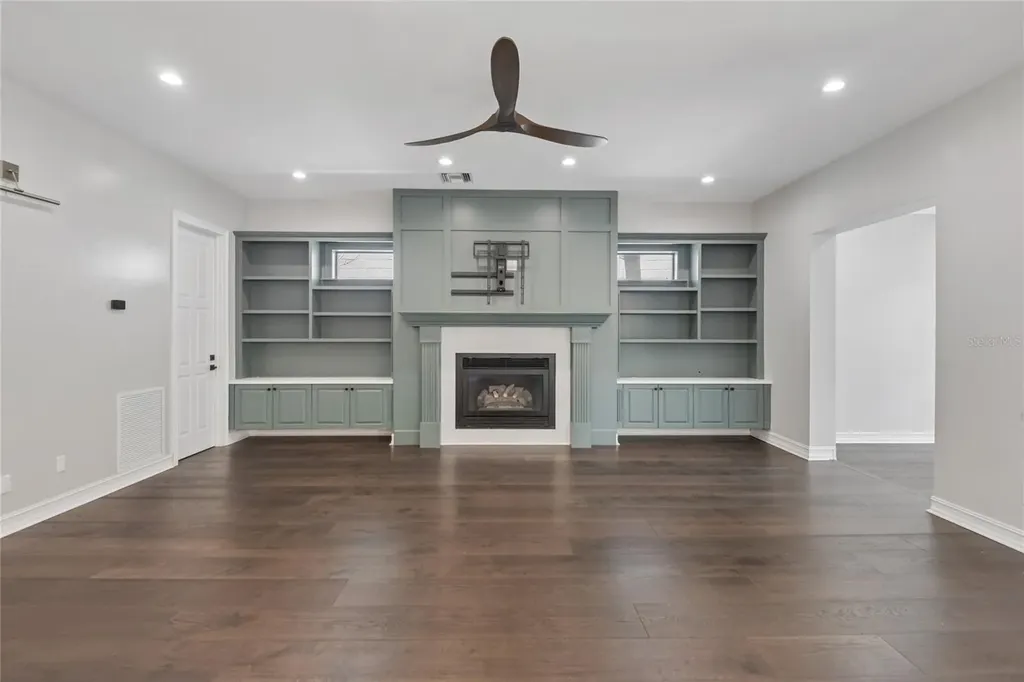 5105 W Neptune Way Tampa FL 33609