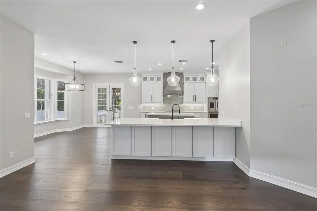 5105 W Neptune Way Tampa FL 33609