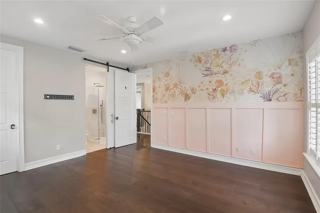 5105 W Neptune Way Tampa FL 33609