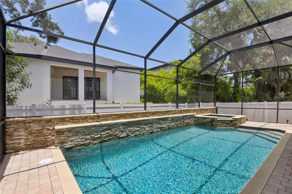 5105 W Neptune Way Tampa FL 33609