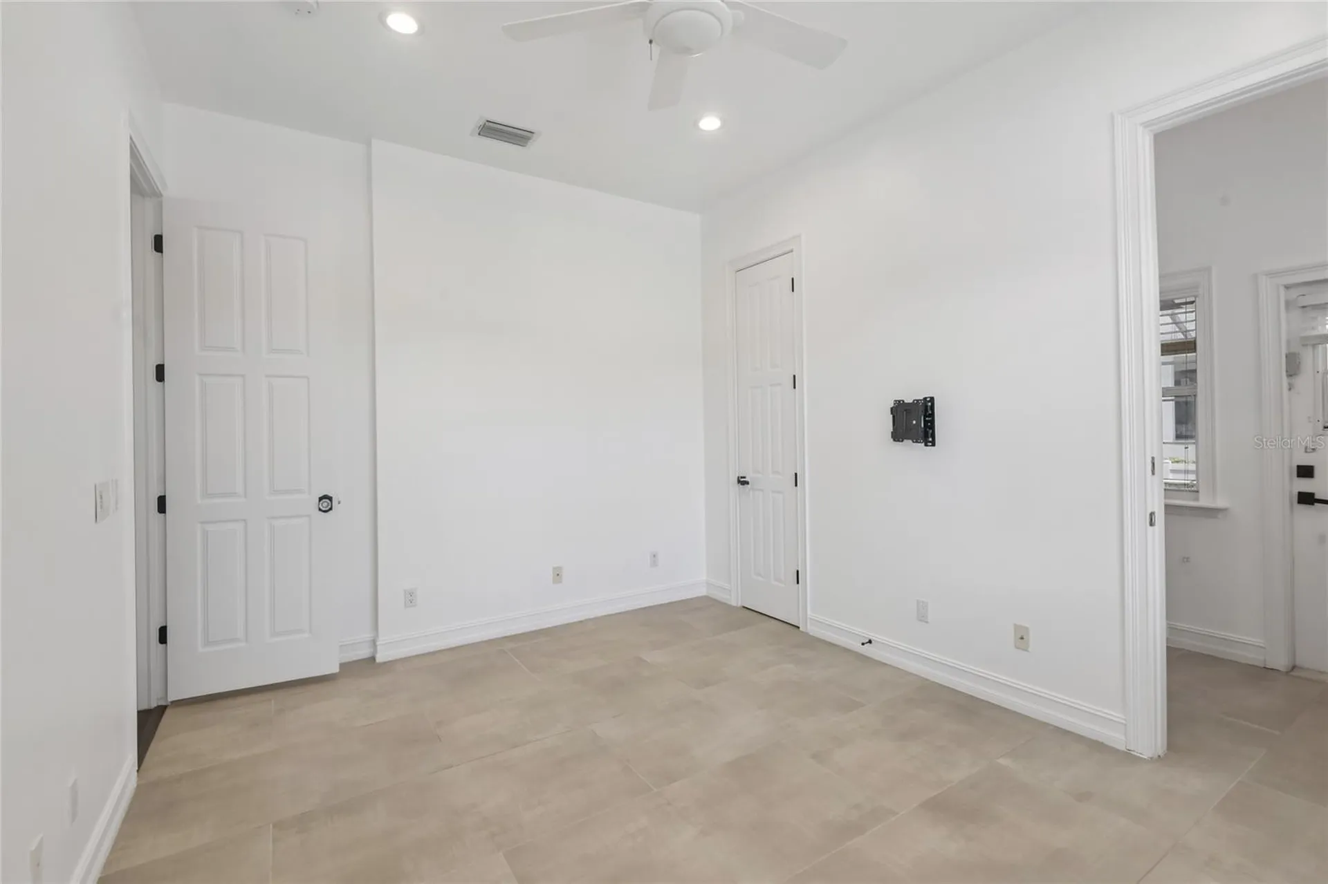 5105 W Neptune Way Tampa FL 33609