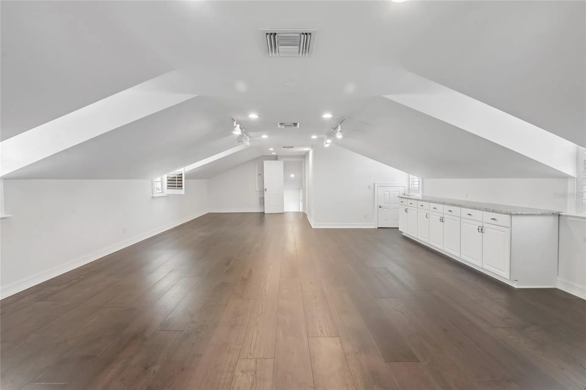 5105 W Neptune Way Tampa FL 33609
