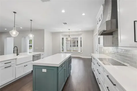 5105 W Neptune Way Tampa FL 33609