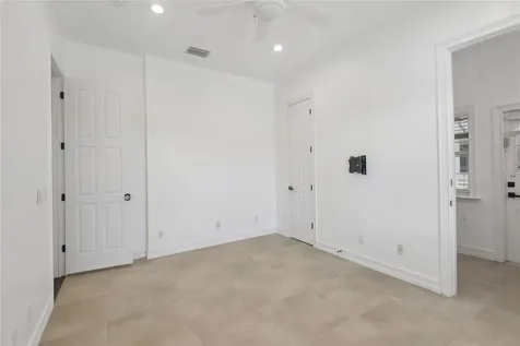 5105 W Neptune Way Tampa FL 33609