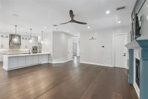 5105 W Neptune Way Tampa FL 33609