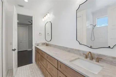 5105 W Neptune Way Tampa FL 33609