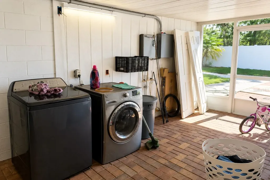 2232 Selkirk Street Valrico FL 33594