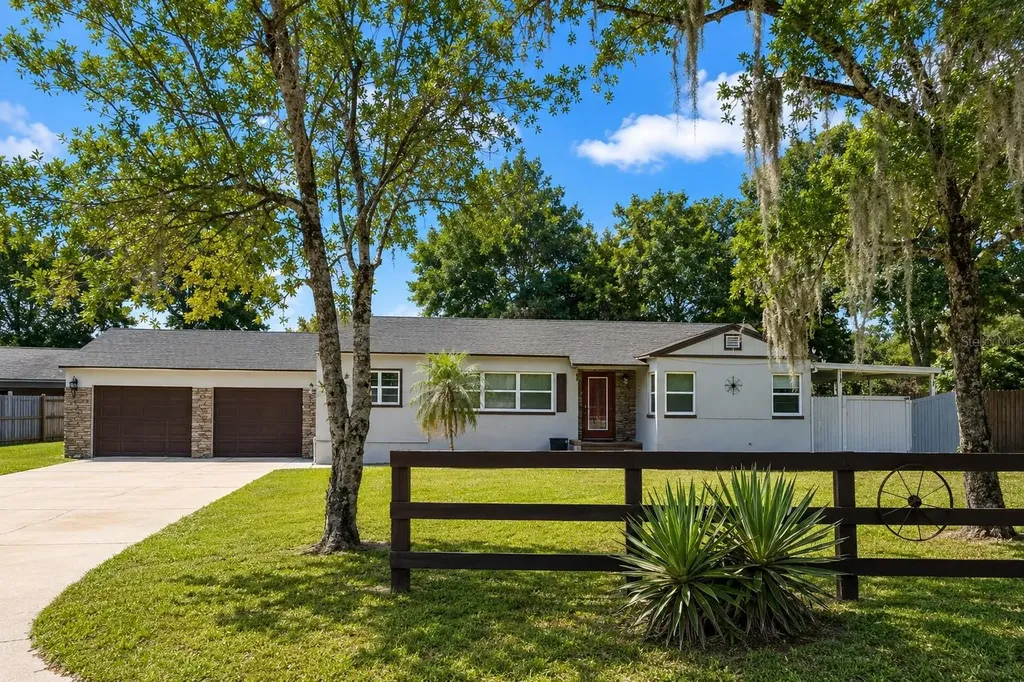 2400 S Laurel Avenue Sanford FL 32771