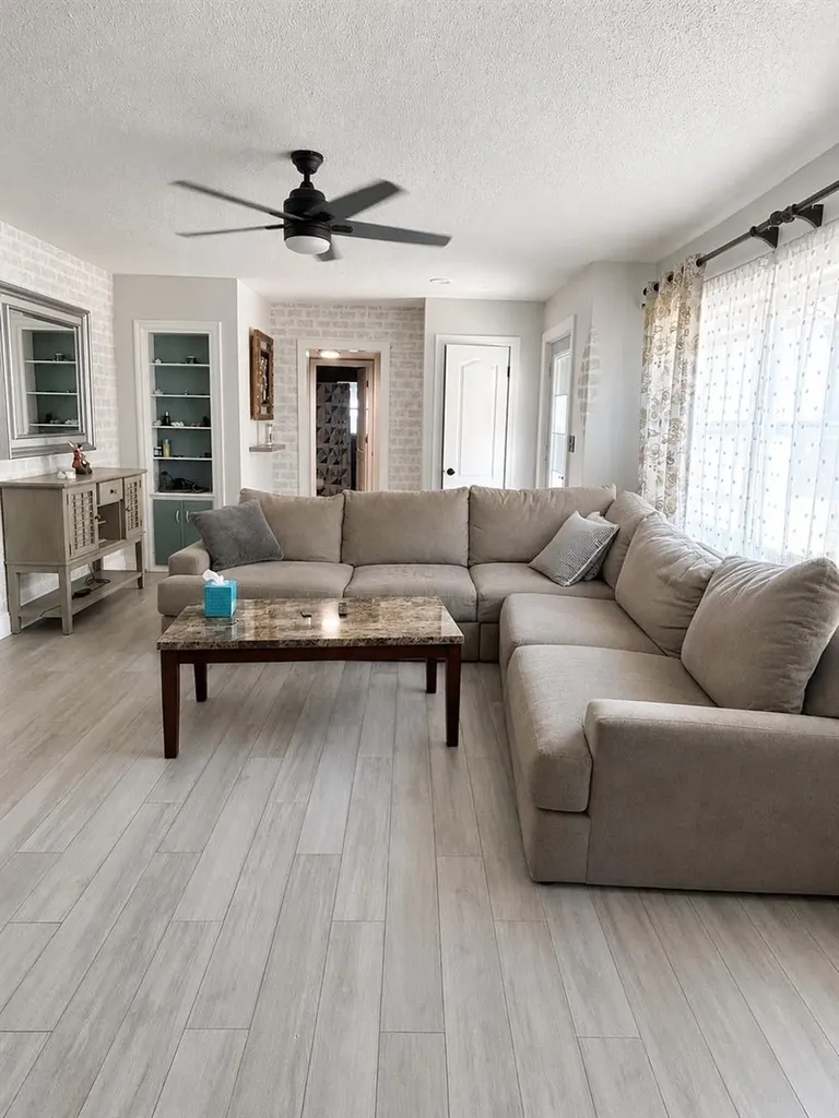 2400 S Laurel Avenue Sanford FL 32771