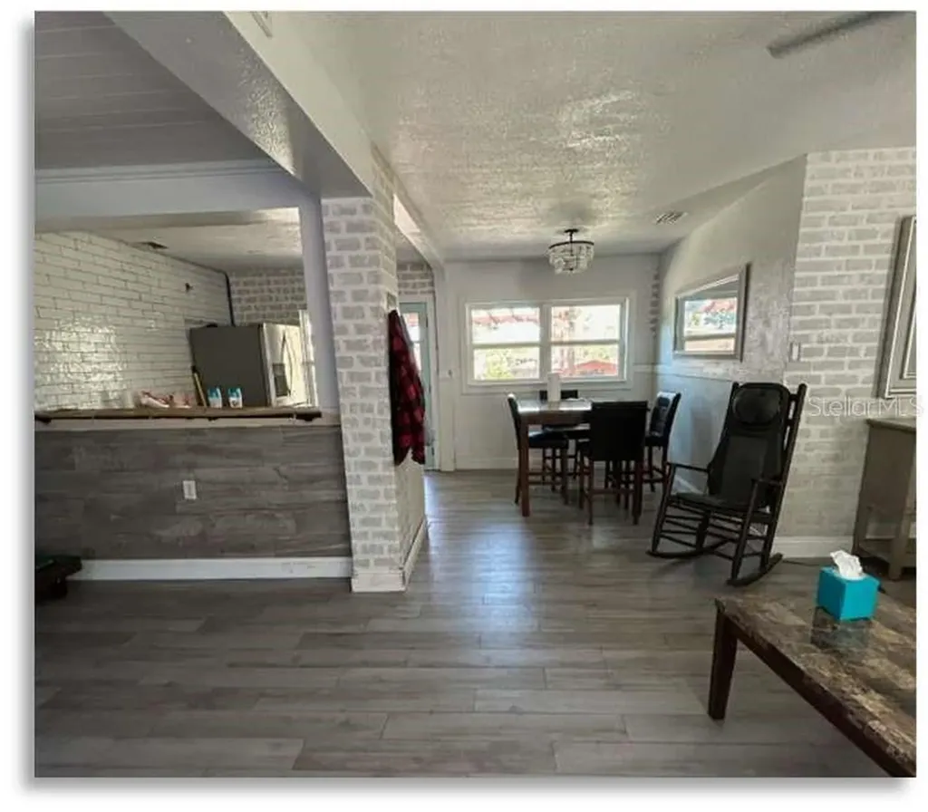 2400 S Laurel Avenue Sanford FL 32771