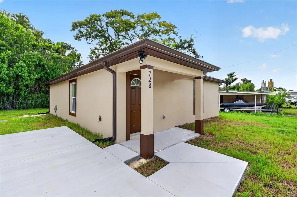 728 Henry Street Auburndale FL 33823