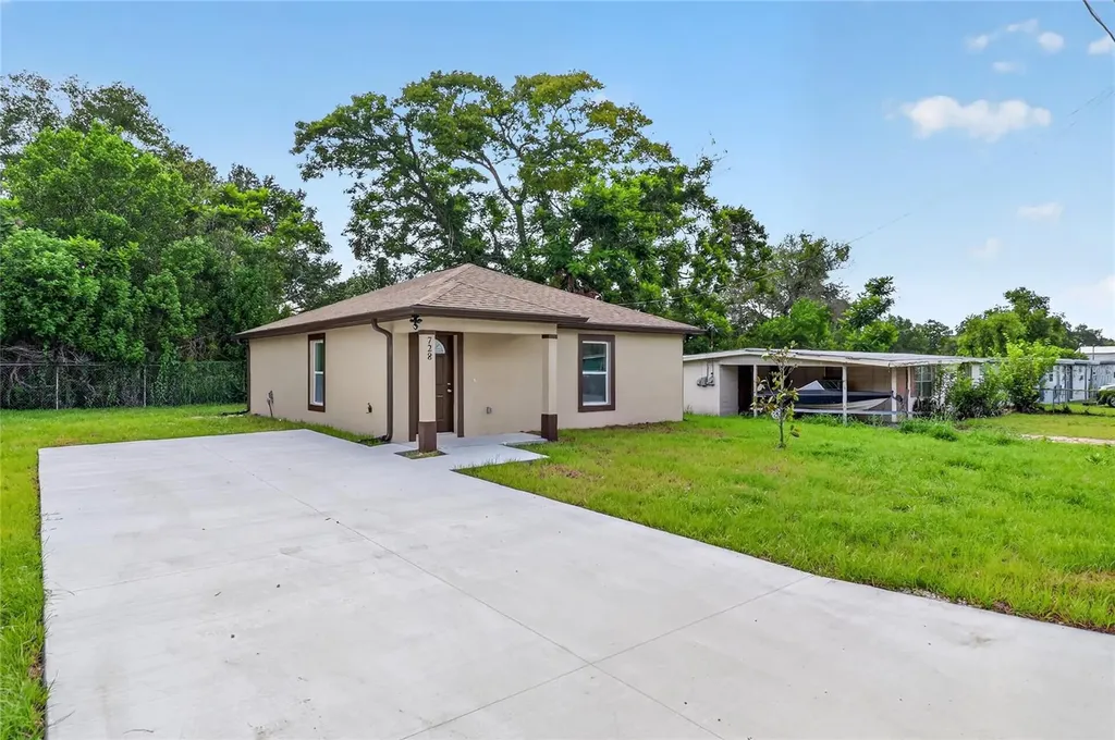 728 Henry Street Auburndale FL 33823