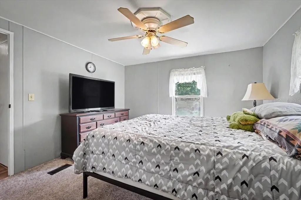 104 Edgewater Road Satsuma FL 32189