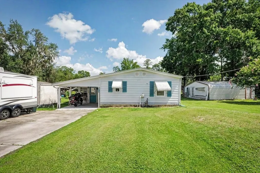 104 Edgewater Road Satsuma FL 32189
