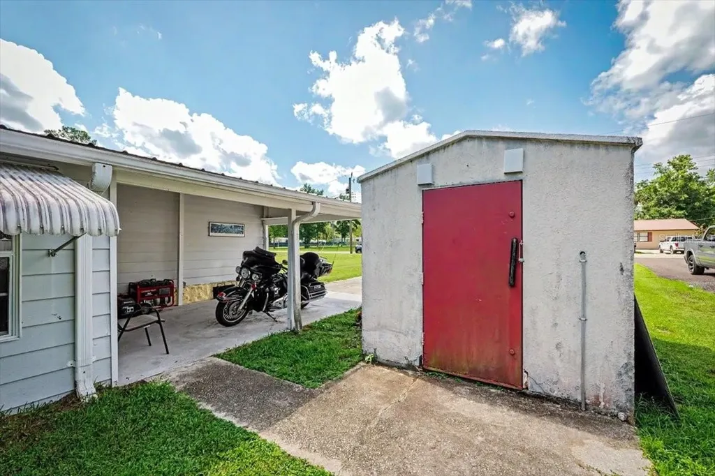 104 Edgewater Road Satsuma FL 32189