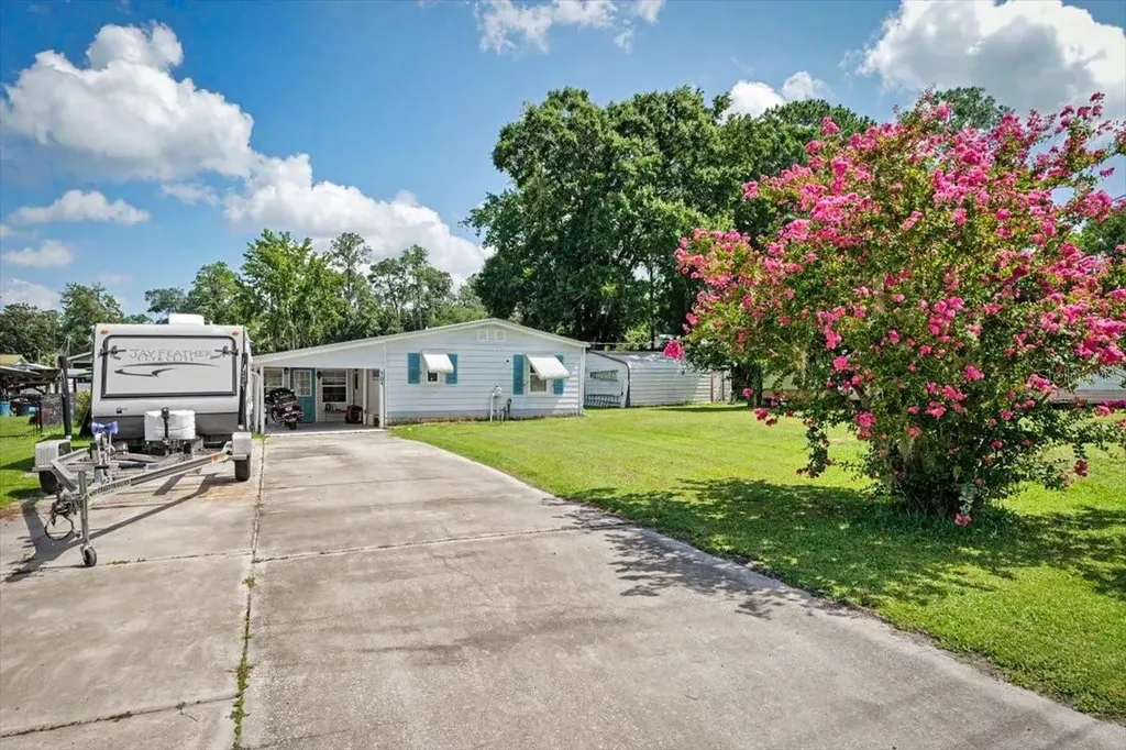 104 Edgewater Road Satsuma FL 32189