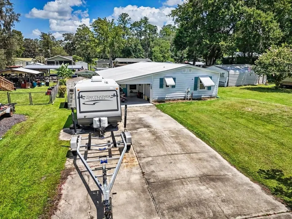 104 Edgewater Road Satsuma FL 32189