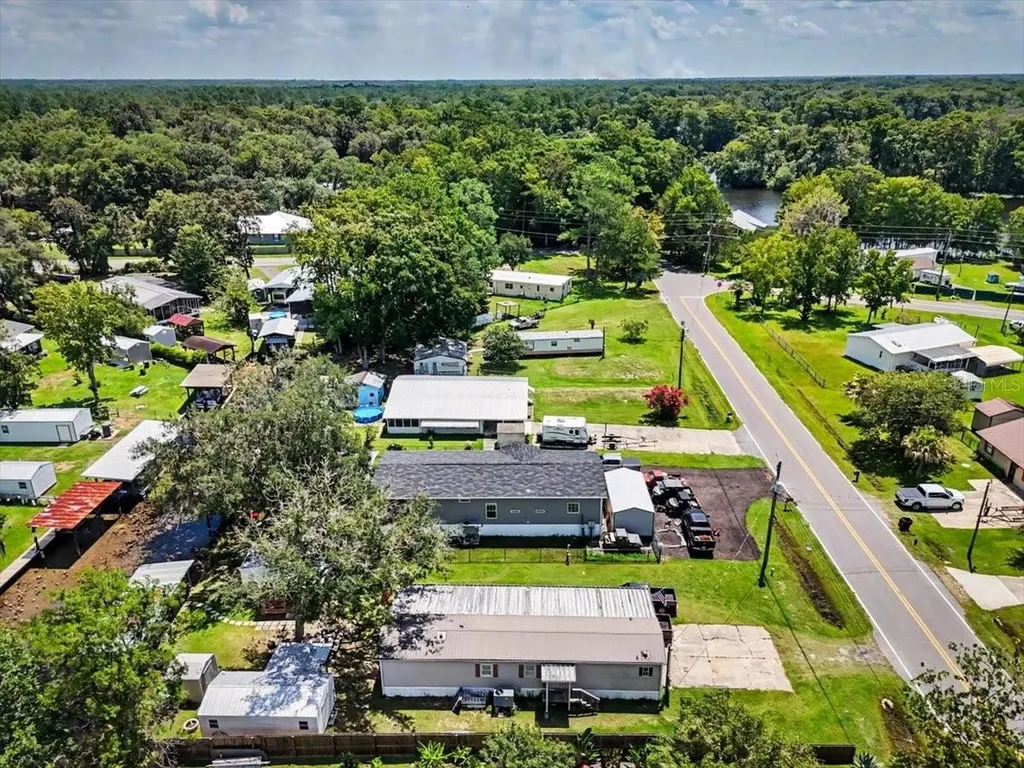104 Edgewater Road Satsuma FL 32189